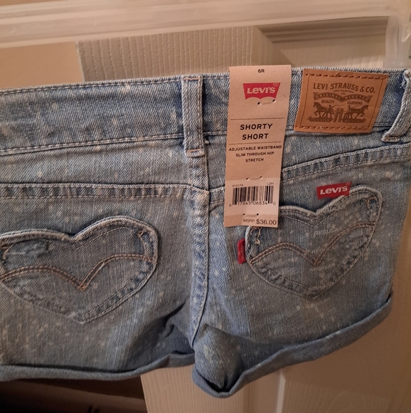 Girl's Levi's Shorty shorts NWT - Picture 5 of 5